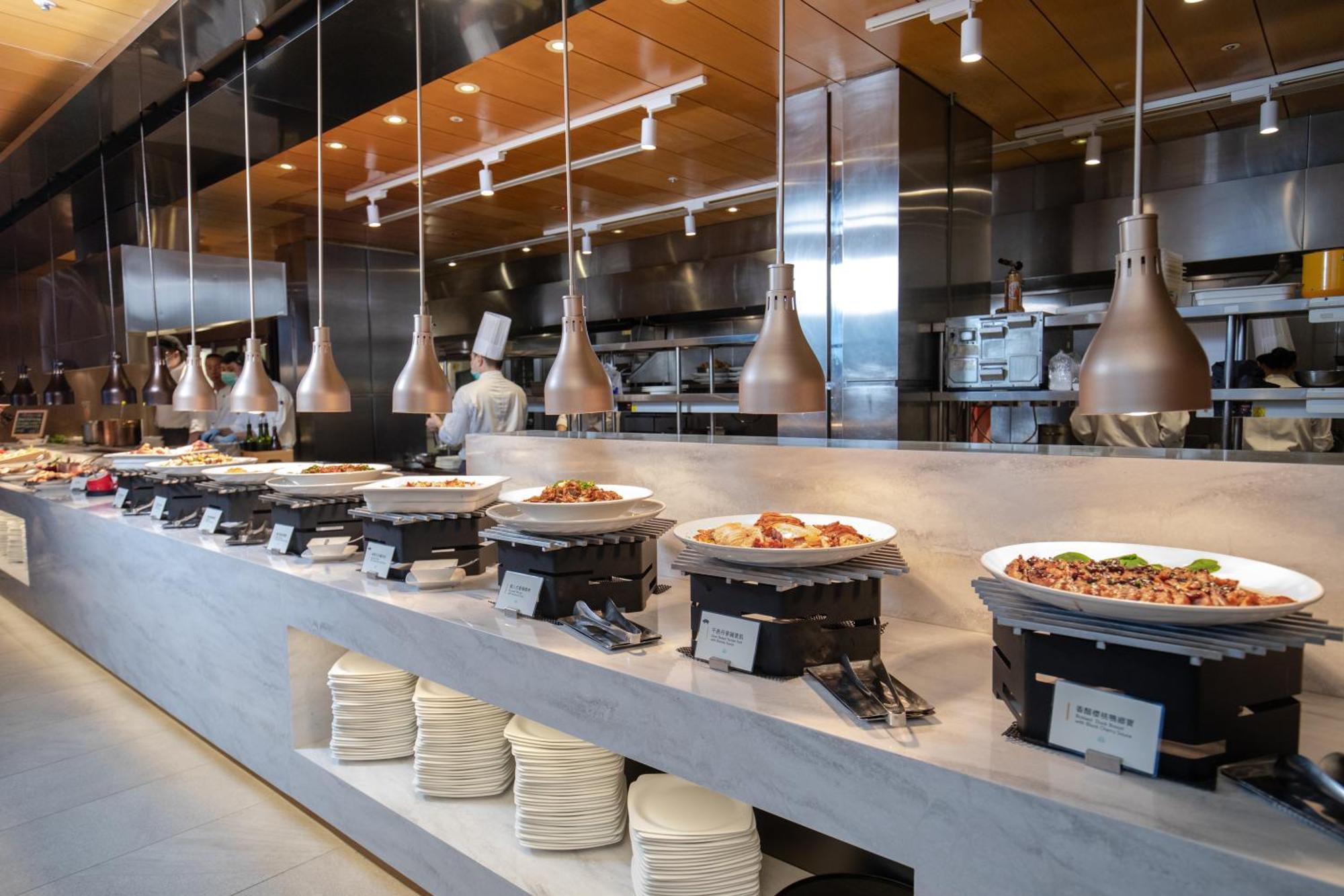 โรงแรมรอยัล เจียว ซี เจียวซี ภายนอก รูปภาพ A buffet at a restaurant