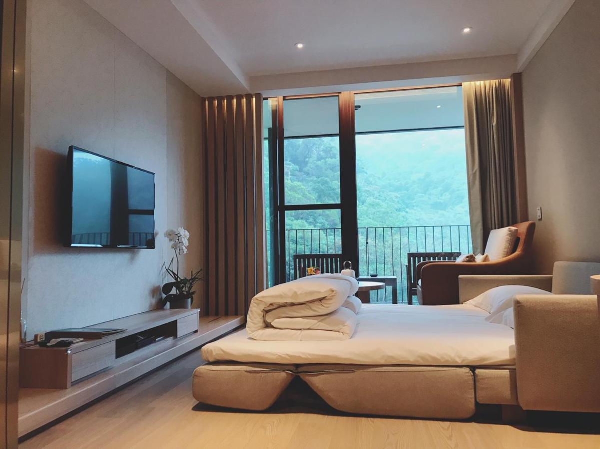 โรงแรมรอยัล เจียว ซี เจียวซี ภายนอก รูปภาพ A sofa bed